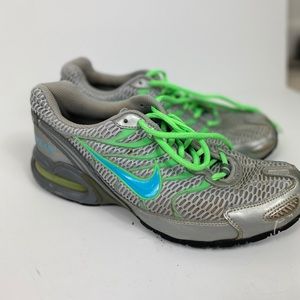 💖Gray/neon green Nike shoes size 10